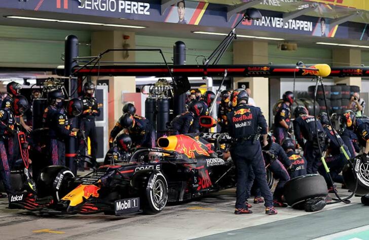 Max Verstappen e equipe.