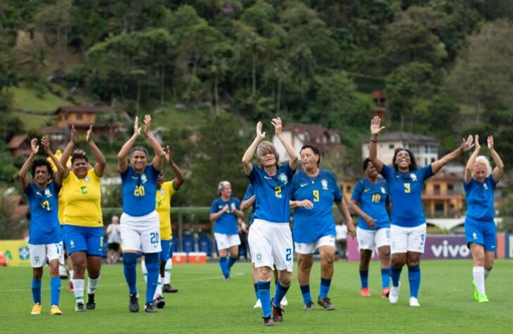 O  ano de 2021 ainda ficou marcado pela homenagem às pioneiras da Seleção, nos 30 anos do Mundial de 1991. Atletas como Meg, Roseli, Márcia Tafarel, Fanta, Michael Jackson, Cebola, Roseli e Pretinha 