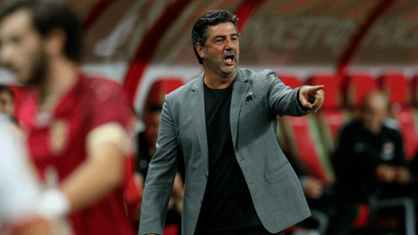 Rui Vitória já tem história bem marcante em Portugal como treinador.  Conquistou cinco títulos nacionais pelo Benfica e um pelo Vitória de Guimarães. Também venceu dois campeonatos na Arábia Saudita pelo Al-Nassr. Seu último trabalho foi no Spartak Moscou. Com times fortes e sólidos defensivamente, ele tem preferência pelo esquema 4-2-3-1.  