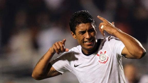 No dia do seu aniversário, 25 de julho, no ano de 2012, Paulinho marcou um golaço no ângulo contra o Cruzeiro, pela 12ª rodada do Brasileirão, no Pacaembu. 