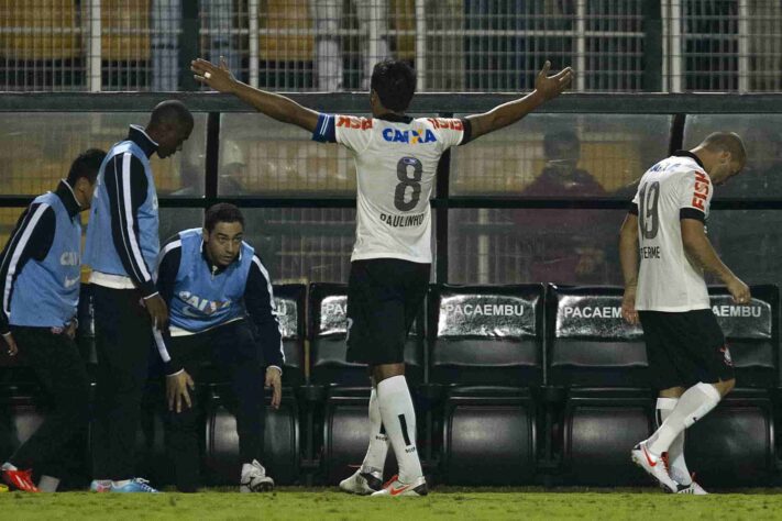 Páulinho marcou o gol corintiano no empate em 1 a 1 contra o Botafogo, pela primeira rodada do Brasileirão de 2013. O jogo, realizado no dia 25 de maio daquele ano, foi o último da primeira passagem de Paulinho pelo Corinthians. 
