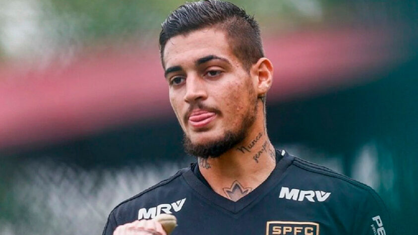 Jean surgiu como joia do Bahia. Em seguida, foi comprado pelo São Paulo, mas não teve tanto sucesso e foi emprestado para o Atlético-GO. Em 2021, o goleiro por empréstimo ao Cerro Porteño, do Paraguai, que o adquiriu em definitivo por 1,1 milhão de dólares (R$ 6 milhões).