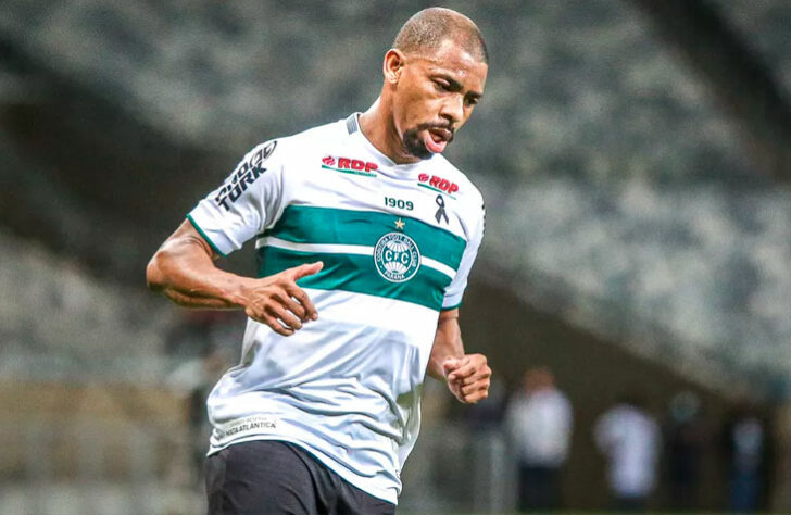 ESQUENTOU - Um dos principais destaques do Coritiba nesta temporada, o atacante Waguininho revelou estar em conversas com o Coritiba para uma possível renovação de contrato. Segundo o jogador, apesar de ter algumas situações fora do país e também do futebol brasileiro, seu desejo é definir a situação com o Coxa antes.