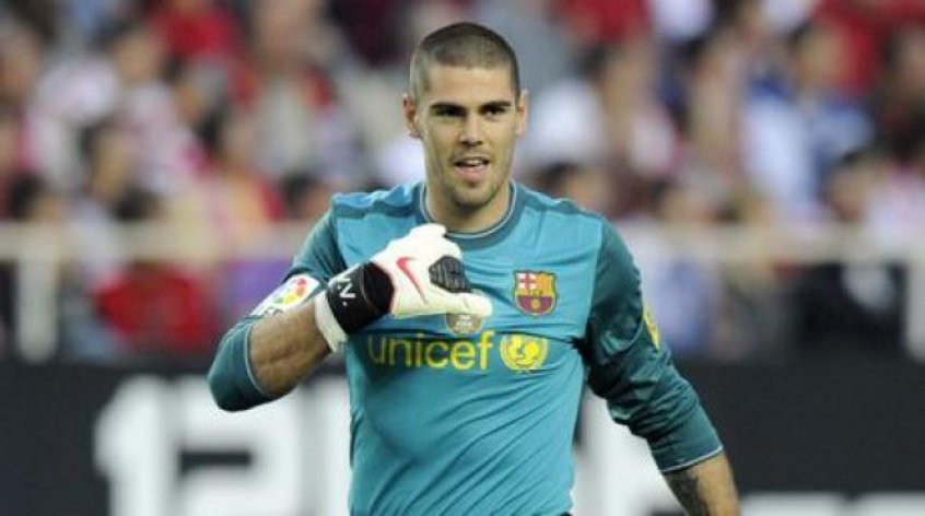 Victor Valdés (goleiro) - Atualmente está aposentado.