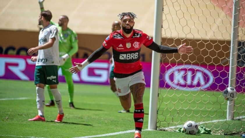 O bicampeonato Brasileiro do Flamengo o levou para mais uma conquista da Supercopa. O Rubro-Negro levou a melhor sobre o Palmeiras, nos pênaltis, após um empate em 2 a 2 no tempo regulamentar e ficou com o segundo título consecutivo do torneio. Gabigol e Arrascaeta balançaram a rede para os cariocas, enquanto Raphael Veiga anotou os dois do Verdão durante os 90 minutos.