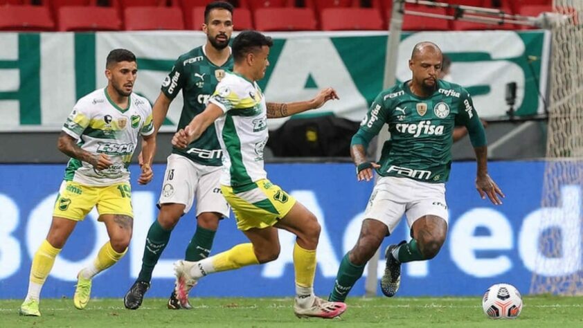 Revés na Recopa - Com duas taças pesadas (Copa do Brasil e Libertadores), porém com duas derrotas (Mundial e Supercopa), o Verdão levou um golpe duro na Recopa Sul-Americana. O clube tinha a vantagem sobre Defensa y Justicia, campeão da Copa Sul-Americana, mas a equipe argentina igualou o confronto no finalzinho do jogo e a partida foi para a prorrogação. O Palmeiras perdeu o título, de novo, nos pênaltis.