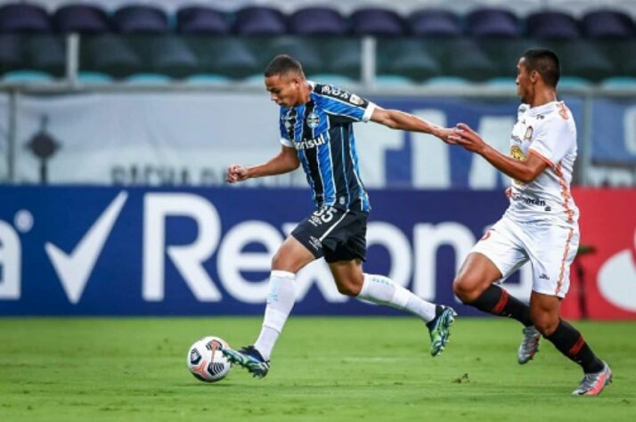 Vanderson - Lateral-direito de 20 anos que se destacou no Grêmio.