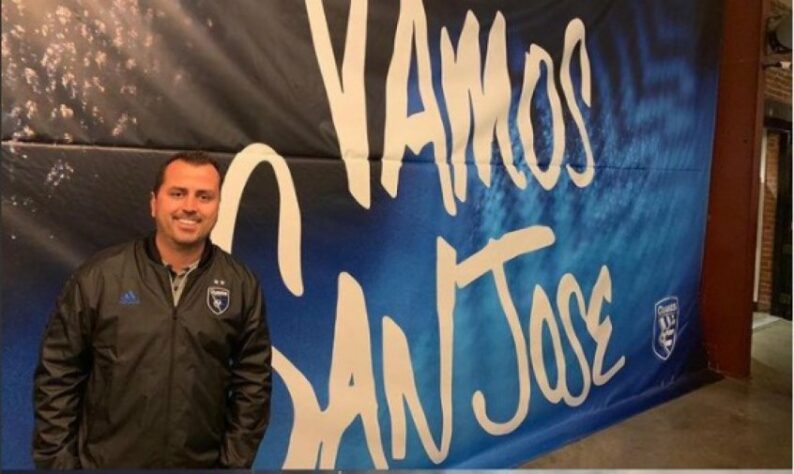 NO RADAR - O executivo Bruno Costa, de 41 anos, é um nome que ganhou força no Cruzeiro para assumir a diretoria de futebol do clube. Bruno tem passagens por Figueirense, CBF, Fluminense e atualmente é diretor de scouting do San Jose Earthquakes, da MLS, liga de futebol dos Estados Unidos.