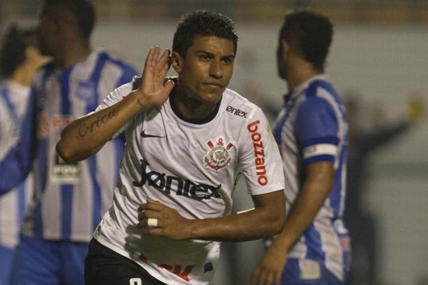 O segundo gol de Paulinho pela Libertadores de 2012 foi o segundo do Timão na vitória por 3 a 0 sobre o Emelec, do Equador, no Pacaembu, na partida de volta da semifinal do torneio. Foi o segundo tento corintiano na partida. Na ida, o jogo havia terminado empatado sem gols. 