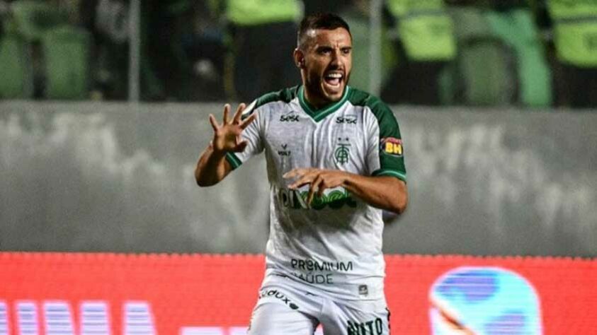 Alan Ruschel (lateral-esquerdo - 32 anos) - retorna ao Cruzeiro após passagem no América-MG - Contrato com o Cruzeiro até 31/12/2023 -  valor de mercado segundo o Transfermarkt: 325 mil euros (R$ 2 milhões).