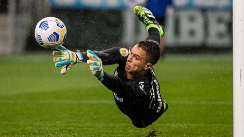 23º lugar: Brenno (goleiro - Grêmio - 24 anos) - desvalorizou 2,5 milhões de euros (R$ 13,6 milhões) / atual valor de mercado: 3,5 milhões de euros (R$ 19,1 milhões) / queda de 41,7 % com relação ao valor anterior