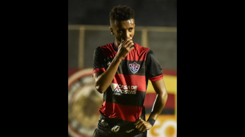 FECHADO! - O Santos fechou a contratação do meia Bruno Oliveira, de 23 anos, que pertencia à Caldense-MG. O jogador esteve emprestado ao Vitória na última temporada. A confirmação do negócio foi feita por Andres Rueda, presidente do Peixe, em live com o jornalista Ademir Quintino.