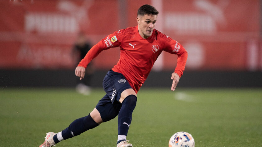 NEGOCIANDO - Fabricio Bustos está perto de se tornar novo reforço do Internacional. O lateral argentino acertou um pré-contrato com o clube gaúcho, que ainda negocia com o Independiente a liberação imediata do jogador.