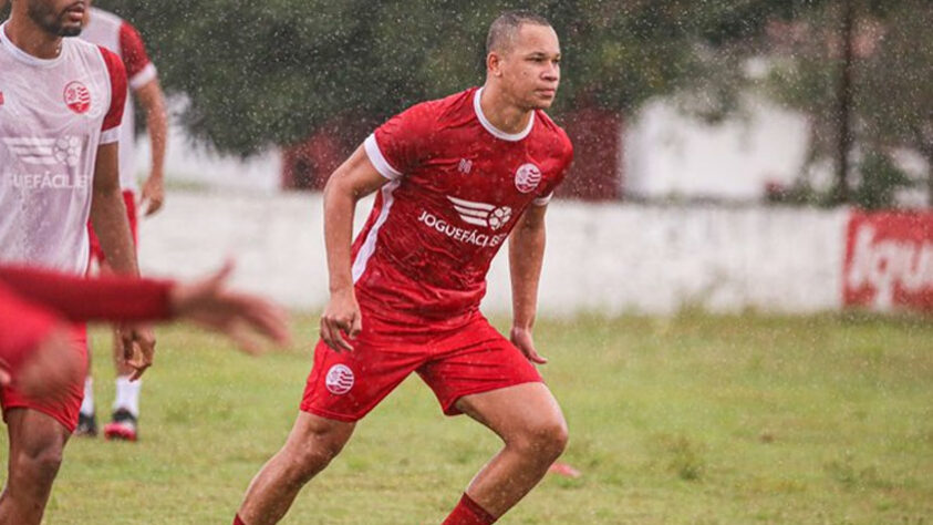 COMPLICOU - Uma das opções como centroavante, Caio Dantas ficou mais distante do Vasco. Isso porque o Água Santa não deverá liberar o jogador antes da disputa do Campeonato Paulista. Além do Cruz-Maltino, outros clubes mostraram interesse no jogador.