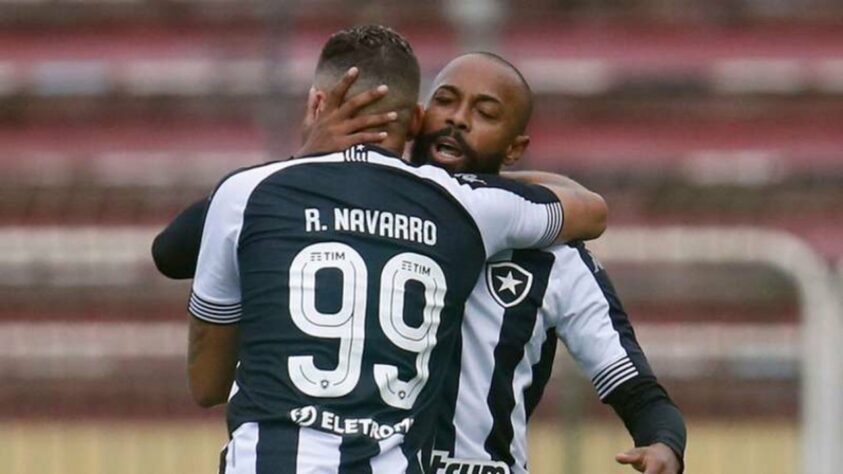 Navarro e Chay comandaram o setor ofensivo do Botafogo na temporada. O atacante foi o artilheiro da equipe no ano com 16 gols marcados e deu 10 assistências. Enquanto o meia-atacante anotou oito gols, contribuiu com oito assistências e foi o jogador do clube com mais dribles (42).