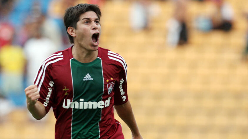 Darío Conca chegou no Fluminense em 2008, e logo mostrou o seu valor ao ser um dos destaques da campanha na Libertadores. O argentino vestiu a camisa tricolor até 2015, e neste período conquistou os Brasileiros de 2010 e 2012. Ao todo, fez 272 jogos e 56 gols, em 21 campeonatos que disputou pelo Flu. 