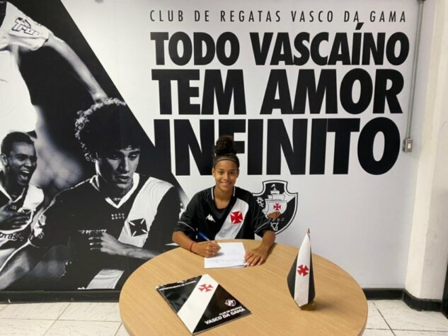 FECHADO - O Vasco segue o processo de valorização do futebol feminino e das categorias de base. O Departamento de Futebol de Base do clube assinou contrato de formação com três atletas da categoria Sub-18: a atacante Dudinha, de 15 anos, a lateral Larissa, de 16 anos, e a zagueira Lorrane, de 16 anos. Os contratos são válidos até dezembro de 2023.