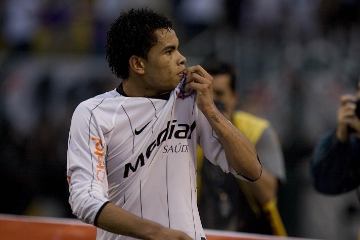 2008 - Dentinho - 24 gols