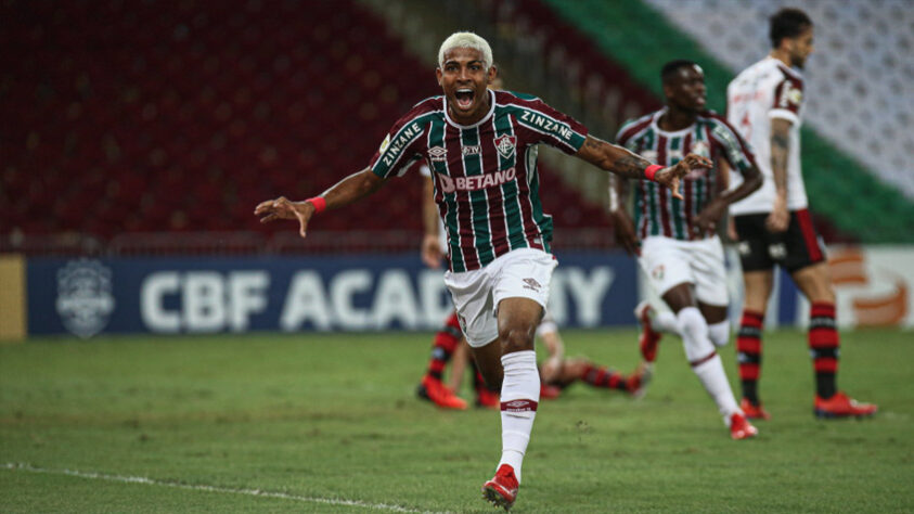 O Fluminense venceu também no returno do mesmo Brasileirão e com muita autoridade. John Kenedy brilhou e marcou duas vezes para o Tricolor. Renê descontou e animou os rubro-negros, mas pouco depois Abel Hernández marcou um golaço e matou a partida para o Flu.