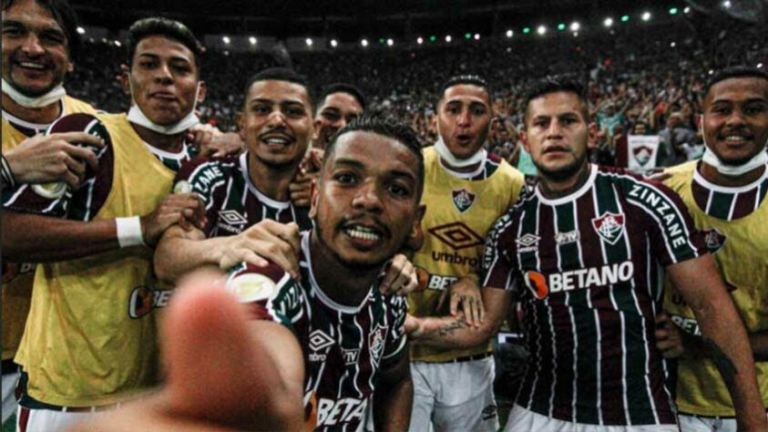 O Flu se despediu da temporada no Maracanã. Pela última rodada do Brasileiro, o Time de Guerreiros goleou a Chapecoense por 3 a 0, e assim conseguiu o acesso para a fase inicial da Libertadores. Mais uma vez, a torcida compareceu e teve festa na arquibancada. 