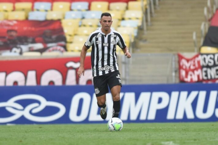 FECHADO - O volante Guilherme Nunes retornou ao Santos após um breve empréstimo para o Náutico. Neste ano, o atleta entrou em campo em apenas 11 jogos, sendo sete pelo time pernambucano, três pelo Santos e um pelo time B do Peixe. Em 2020, o jogador havia sido emprestado à Portuguesa para a Campeonato Paulista da Séria A2.