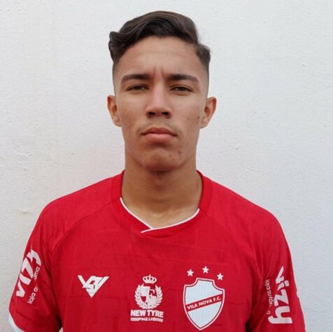 FECHADO - Após deixar o Corinthians Sub-20 no início da semana, o meia Gustavinho foi apresentado no Vila Nova (GO) nesta quarta-feira (01). O atleta, que estava emprestado ao clube paulista desde julho, retorna à equipe goiana para a disputa de sua segunda Copa São Paulo.