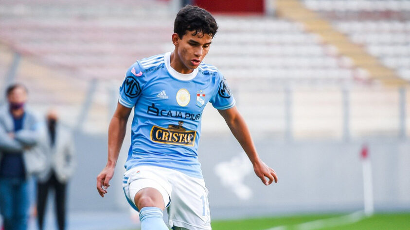 NO RADAR - O São Paulo está interessado no peruano Jhilmar Lora, de 21 anos, um dos destaques do Sporting Cristal-PER, inclusive sendo convocado para a seleção do seu país, que disputou a última Copa América. Conforme apurado pelo LANCE!, uma reunião entre representantes do jogador e a diretoria são-paulina pode acontecer ainda nesta segunda-feira.  Pessoas ligadas a Lora demonstram otimismo em um desfecho positivo entre as duas partes.