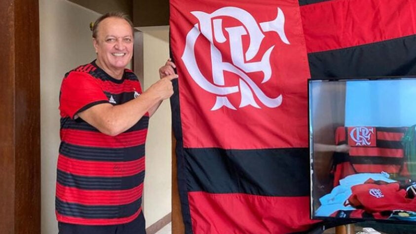  Depois de encerrar a carreira tendo defendido apenas o Flamengo e a Seleção Brasileira, Leandro abriu uma pousada em Cabo Frio, sua cidade natal, e segue administrando o negócio.
