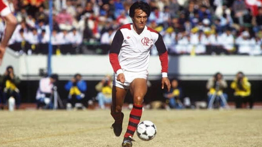 Leandro defendeu o Flamengo entre 1978 e 1990, disputando 415 jogos e conquistando cinco Estaduais, quatro Brasileiros, uma Libertadores e o Mundial de Clubes.