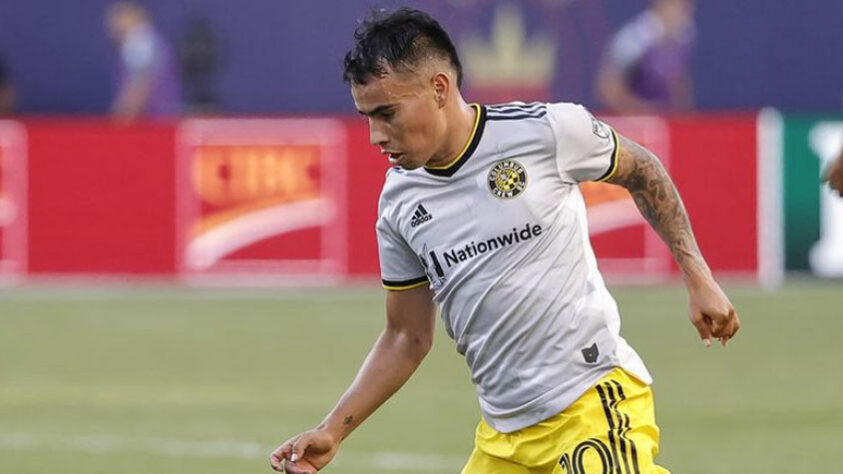 MORNO - Zelarayán é um dos principais jogadores do Columbus Crew, da MLS. Contudo, apesar de ter seu contrato firmado até 2024, pode ser que as coisas mudem, visto que o atleta atrai interesse do Monterrey para retornar ao solo mexicano. A princípio, a sondagem é apenas inicial, sem uma oferta colocada na mesa. Entretanto, ambas as partes parecem acreditar que o negócio seja difícil. Pelo lado do clube, o principal alvo é Pizarro, que joga no Inter Miami. Em contrapartida, o Zelarayán renovou recentemente com o Columbus e dificilmente deve sair.