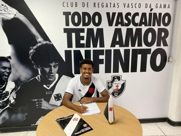 FECHADO - O Vasco assinou, na manhã desta sexta-feira, a renovação de contrato com o artilheiro da equipe sub-20 em 2021, o atacante Marcos Dias, de 20 anos. Ele assinou a extensão do vínculo até dezembro de 2023.