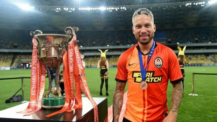 ESQUENTOU - Em fim de contrato e próximo de sair do Shakhtar Donetsk, Marlos desperta o interesse de quatro clubes brasileiros e de duas equipes turcas. De acordo com a apuração do LANCE!, São Paulo, Atlético-MG, Athletico, Coritiba, Fenerbahçe e Besiktas estão interessados no atleta.