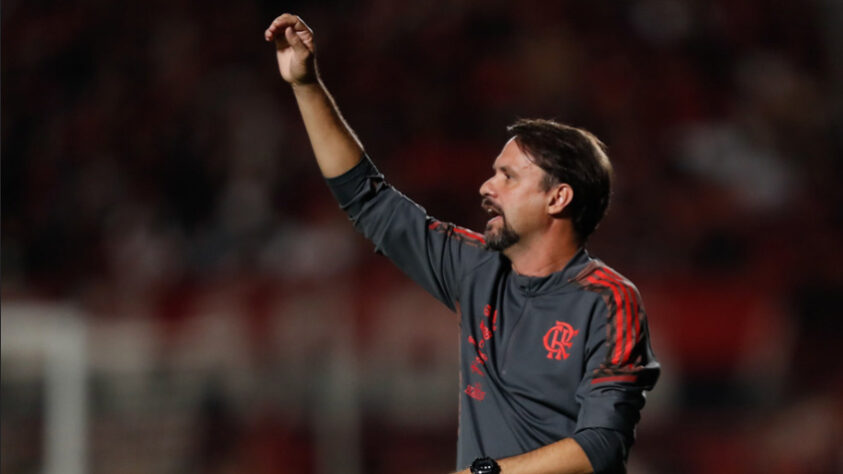 FECHADO - Após ser demitido do Flamengo, Maurício Souza encaminhou o acerto com o Athletico Paranaense e será auxilar técnico do time comandado por Alberto Valentim.