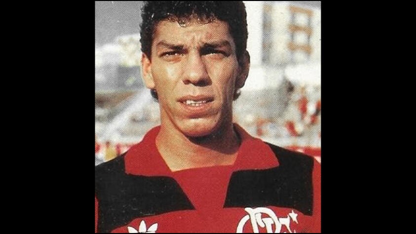 Mozer defendeu o Flamengo entre 1980 e 1987, disputando 292 jogos e conquistando dois Estaduais, três Brasileiros, uma Libertadores e o Mundial de Clubes.