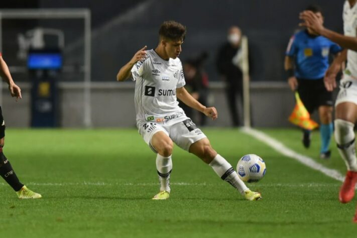 ENCAMINHADO - O Santos e Fluminense estão próximos de um acordo para o empréstimo do meio-campista Gabriel Pirani ao clube carioca até dezembro. As partes estão alinhadas e o acordo deve ser confirmado ainda nesta semana. O Tricolor pagará os salários de forma integral. A opção de compra está fixada em 2 milhões de dólares (R$ 10,2 mi).