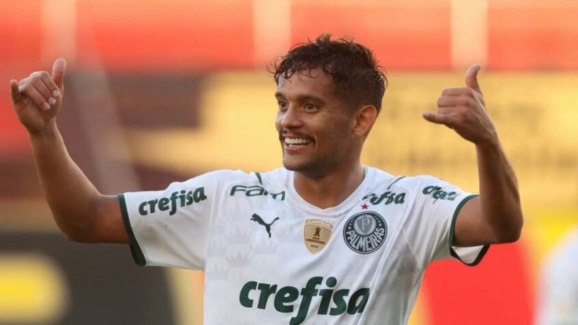 NO RADAR - Dois jogadores titulares do técnico Abel Ferreira no Palmeiras na última temporada chamam atenção da diretoria pelo fato de seus contratos vencerem no final de 2022: o meia Gustavo Scarpa (foto) e o lateral-direito Marcos Rocha. A diretoria palmeirense já tem o aval de Abel para buscar a renovação com ambos.