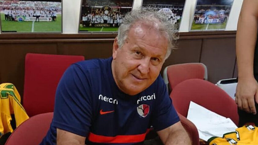  Zico foi técnico do Japão e do Fenerbahce, da Turquia, entre outros clubes e seleções, mas, hoje, atua como diretor técnico do Kashima Antlers, cargo que ocupa desde 2018.