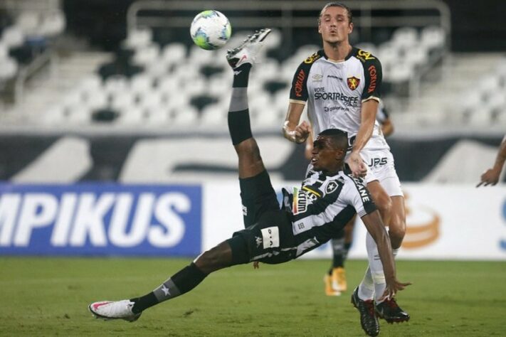 O ano do Botafogo começou com a reta final do Campeonato Brasileiro ainda de 2020. O clube já se encontrava em uma situação bastante complicada e teve seu rebaixamento decretado, na partida contra o Sport. Na Série A, em 2021, foram 11 jogos disputados, uma vitória, um empate e nove derrotas.