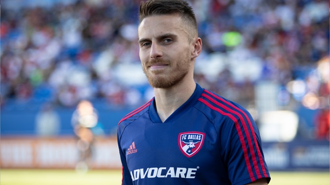 Bressan (29 anos) - Zagueiro brasileiro - Sem clube desde janeiro de 2022 - Último time: Dallas FC - Despontou no Grêmio, passou por Flamengo e ficou três anos no futebol norte-americano. 