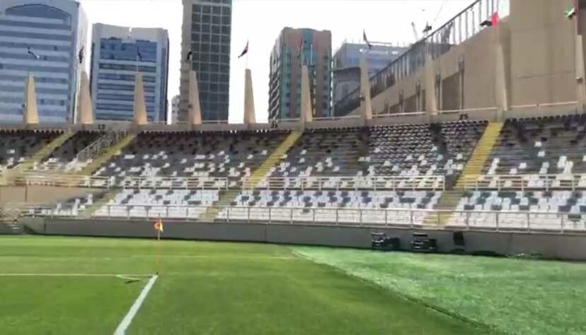 Estádio Al Nahyan, em Abu Dhabi, Emirados Árabes Unidos.