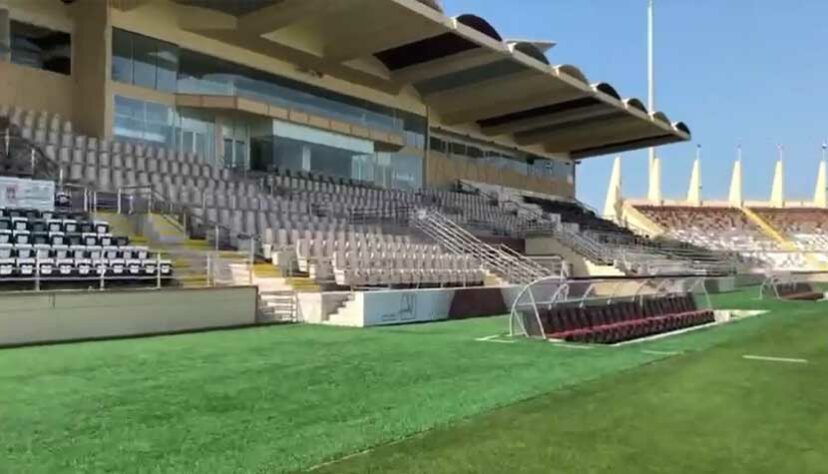 Estádio Al Nahyan, em Abu Dhabi, Emirados Árabes Unidos.