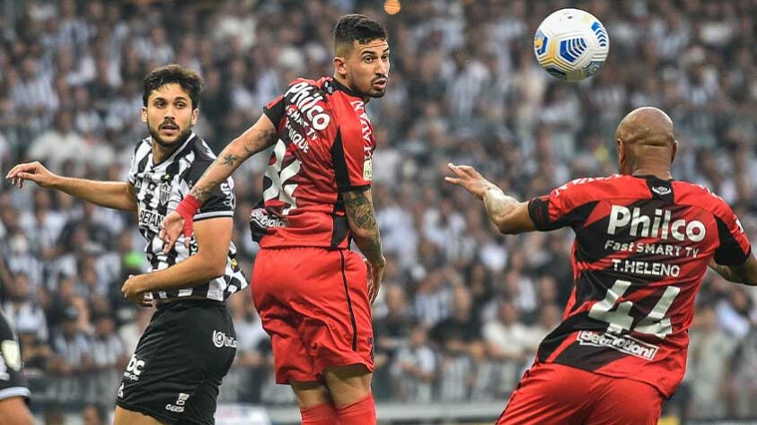 Em jogo válido pelo jogo de ida da final da Copa do Brasil 2021, o Athletico-PR perdeu para o Atlético-MG pelo placar de 4 a 0, no estádio Mineirão. Em partida para esquecer de todo o time, com um rendimento muito abaixo de todos os jogadores. Confira as notas do Athletico-PR no LANCE! (por Redação São Paulo) 