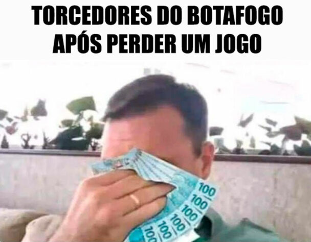 Torcedores fazem memes com assinatura de pré-contrato entre Botafogo e investidor John Textor.