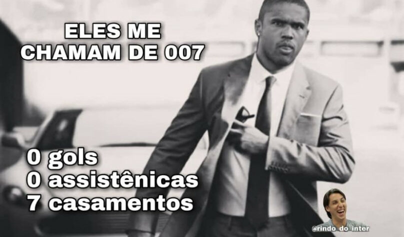 Douglas Costa protagoniza memes após a queda do Grêmio para a Série B do Brasileirão.