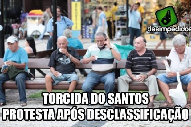 5) O Santos costuma ser alvo de zoeiras envolvendo a idade dos seus torcedores e o tamanho da torcida.