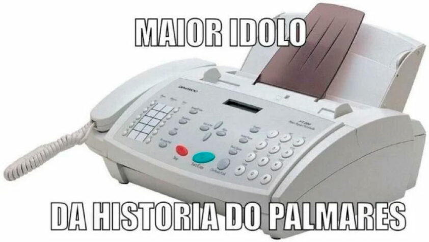 11) Campeão por fax? A contagem de títulos brasileiros do Palmeiras é sempre alvo de memes dos rivais.