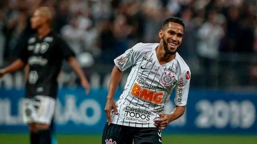 JÁ FECHOU! - Everaldo (atacante -27 anos) - Pertence ao Corinthians e foi emprestado ao América-MG.