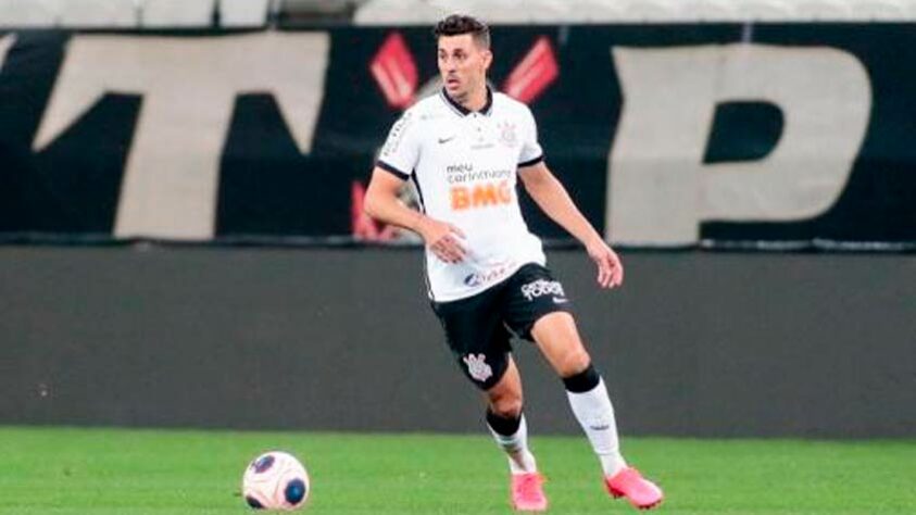 Danilo Avelar (32 anos) - Zagueiro/Lateral - Time: Corinthians - Encostado no clube desde junho de 2021, após episódio de racismo.