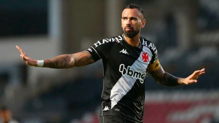 FECHADO! - Em meio à reformulação do elenco, o Vasco confirmou a saída do zagueiro Leandro Castan, que defendia as cores do clube desde 2018. O departamento de futebol e o defensor chegaram a um acordo na tarde desta quinta-feira. 