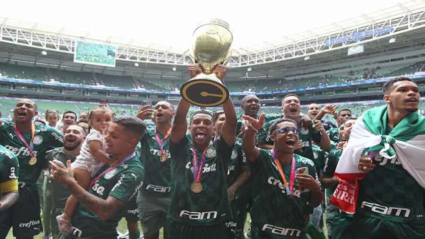 Depois de décadas tentando o título, o Palmeiras finalmente conseguiu conquistar a Copa São Paulo de Futebol Júnior. Com ótimos valores individuais, principalmente Endrick, o Verdão bateu o Santos no Allianz Parque, na final, com gols de Endrick, Giovani e Gabriel Silva (duas vezes).